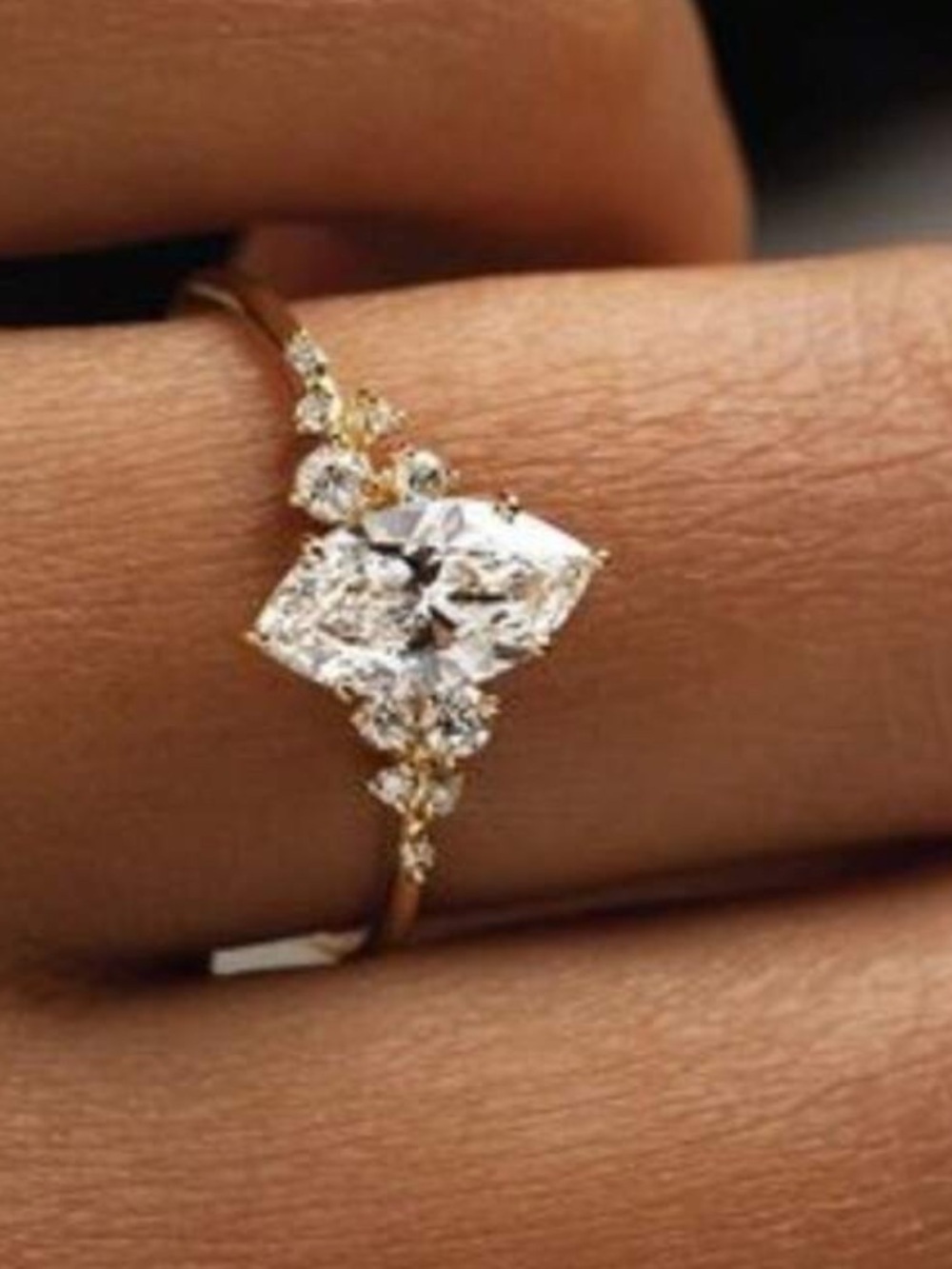 Gold ring - Picture 2 of 3